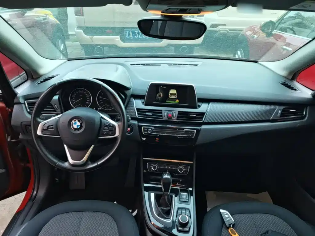BMW 2 Series Active Tourer — фото 10