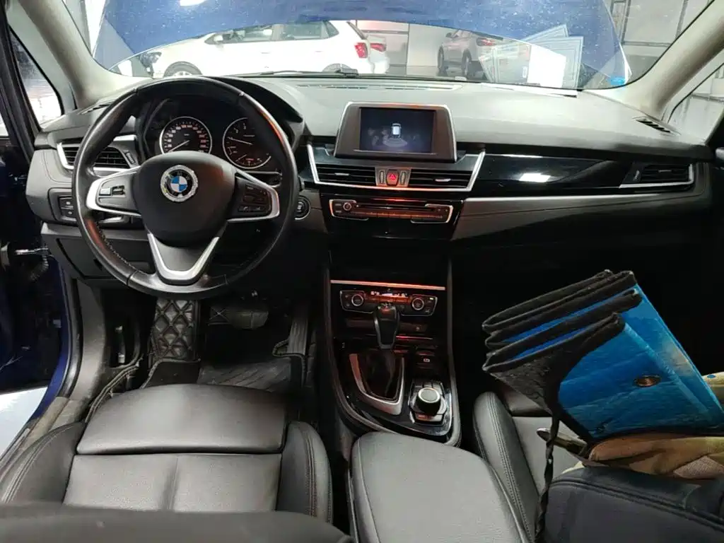 BMW 2 Series Active Tourer — фото 10