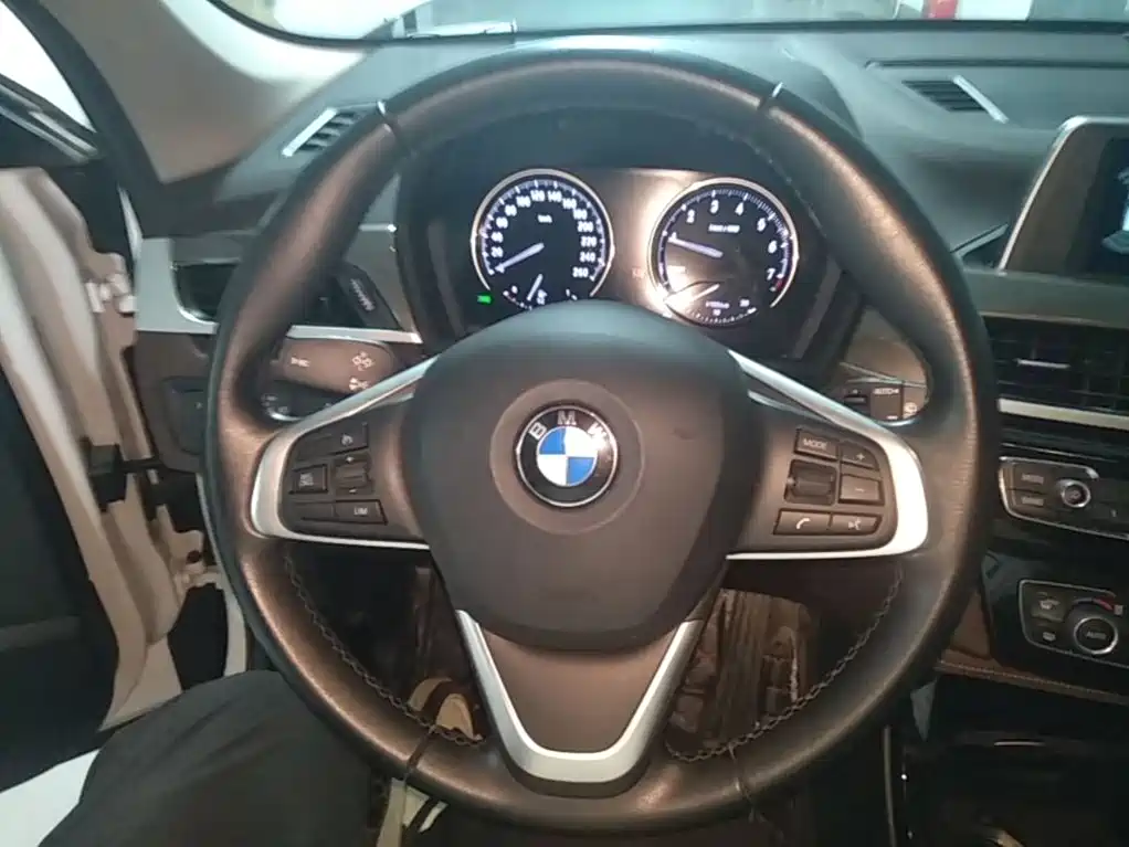 BMW X1 — фото 11
