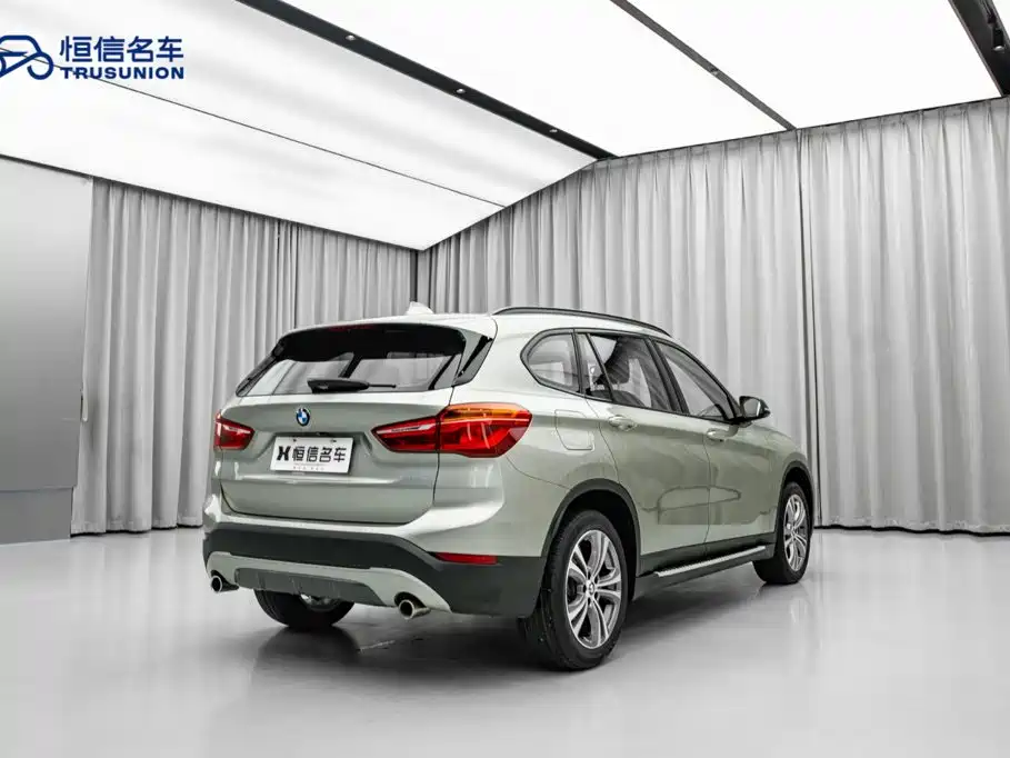 BMW X1 — фото 9