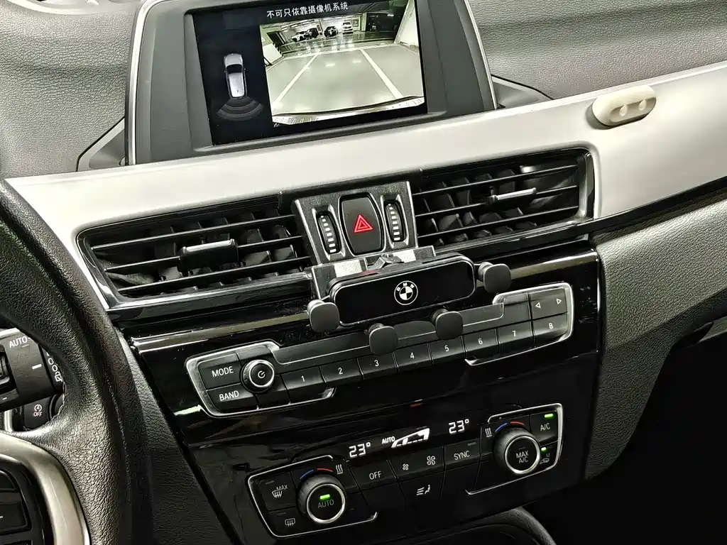 BMW X1 — фото 11
