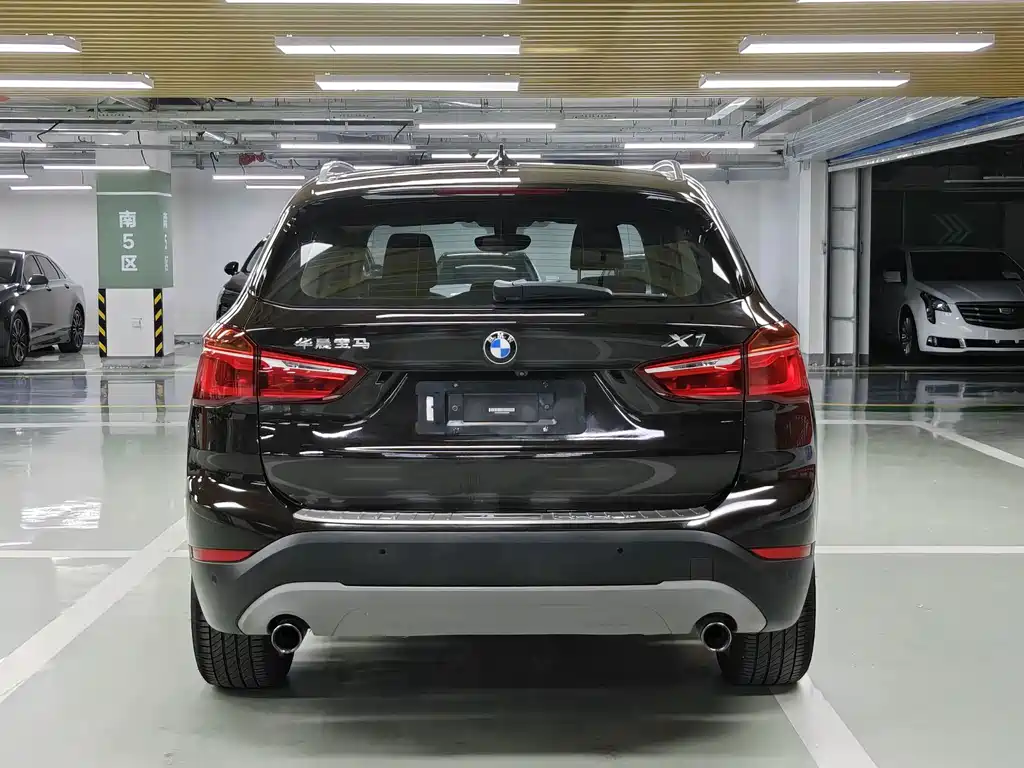 BMW X1 — фото 5