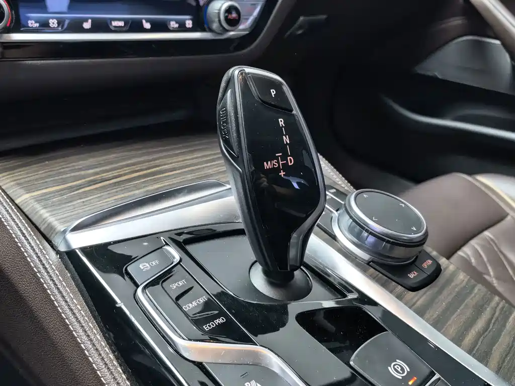 BMW 5 Series — фото 13