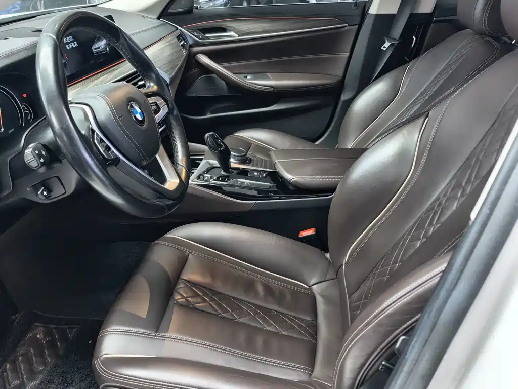 BMW 5 Series — фото 14