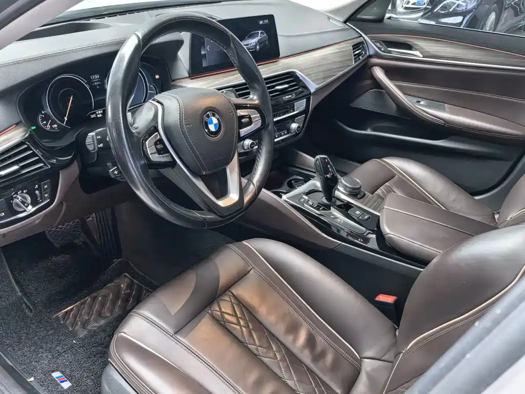 BMW 5 Series — фото 15