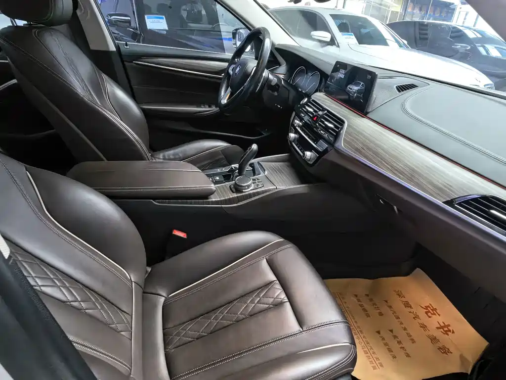 BMW 5 Series — фото 19