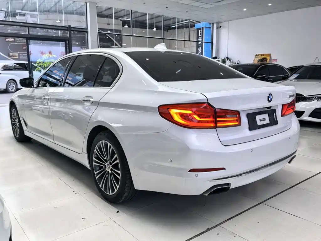 BMW 5 Series — фото 5
