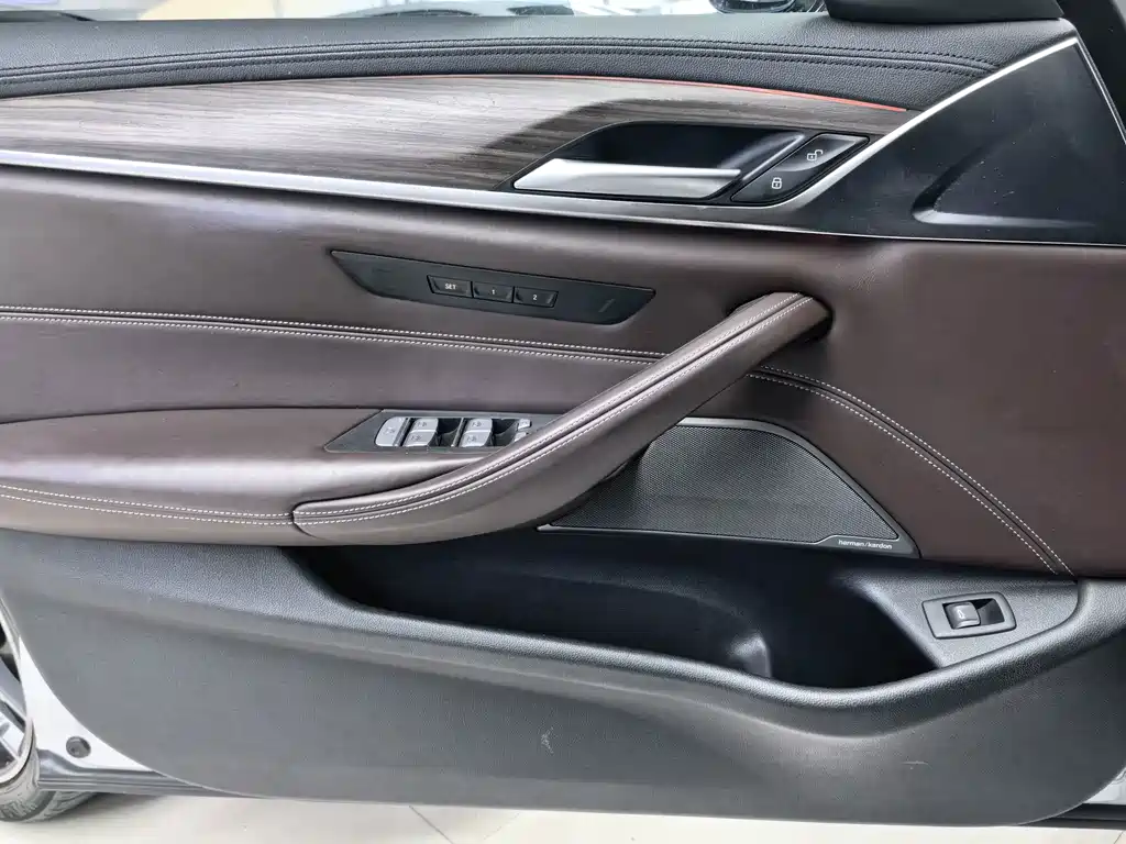 BMW 5 Series — фото 10