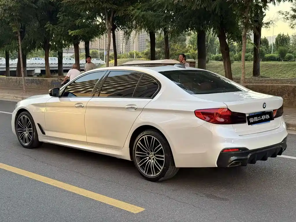 BMW 5 Series — фото 9