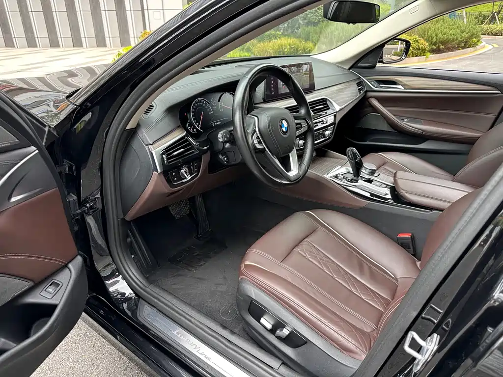 BMW 5 Series — фото 13
