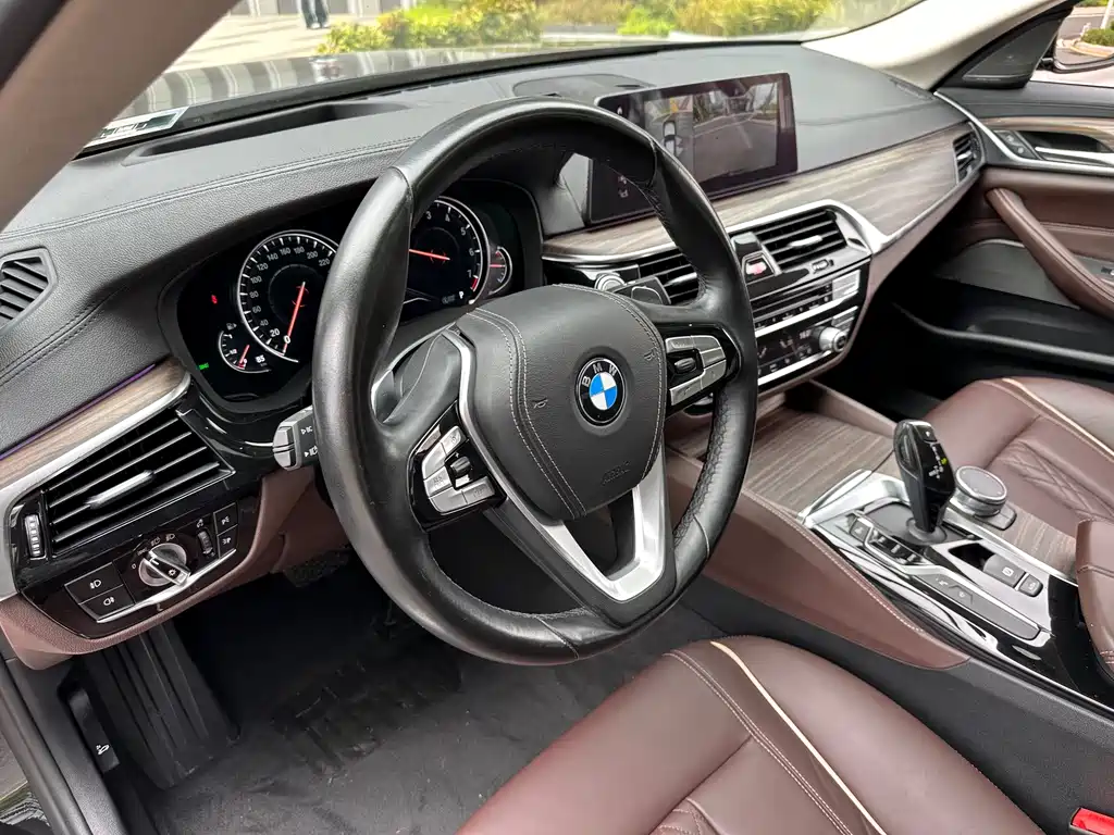 BMW 5 Series — фото 14