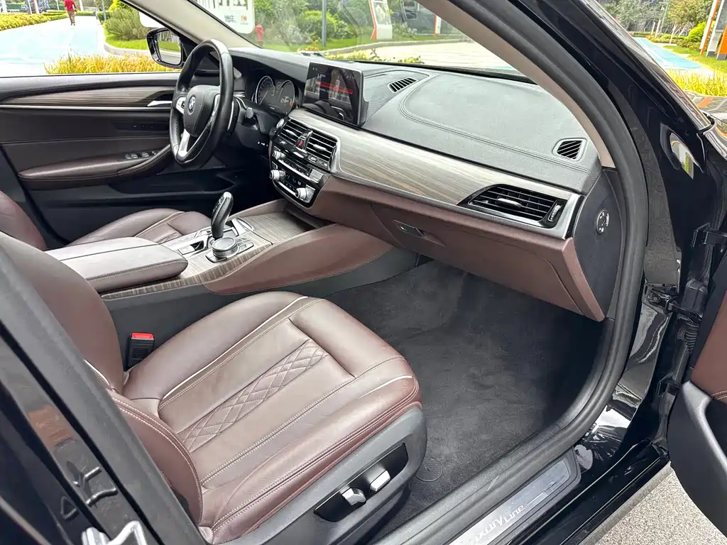 BMW 5 Series — фото 17