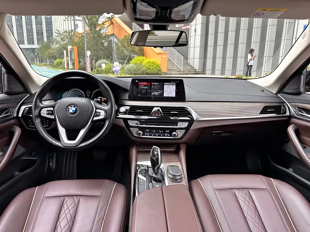BMW 5 Series — фото 19