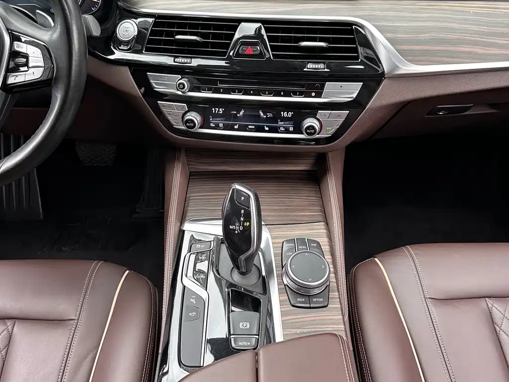BMW 5 Series — фото 20