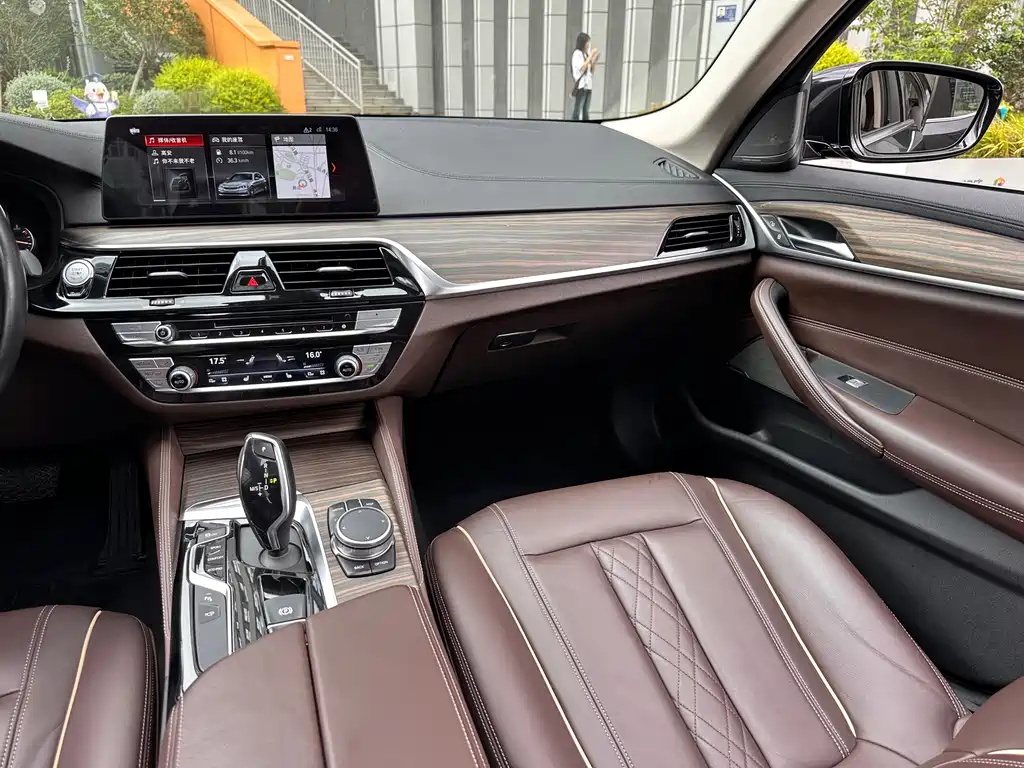 BMW 5 Series — фото 21