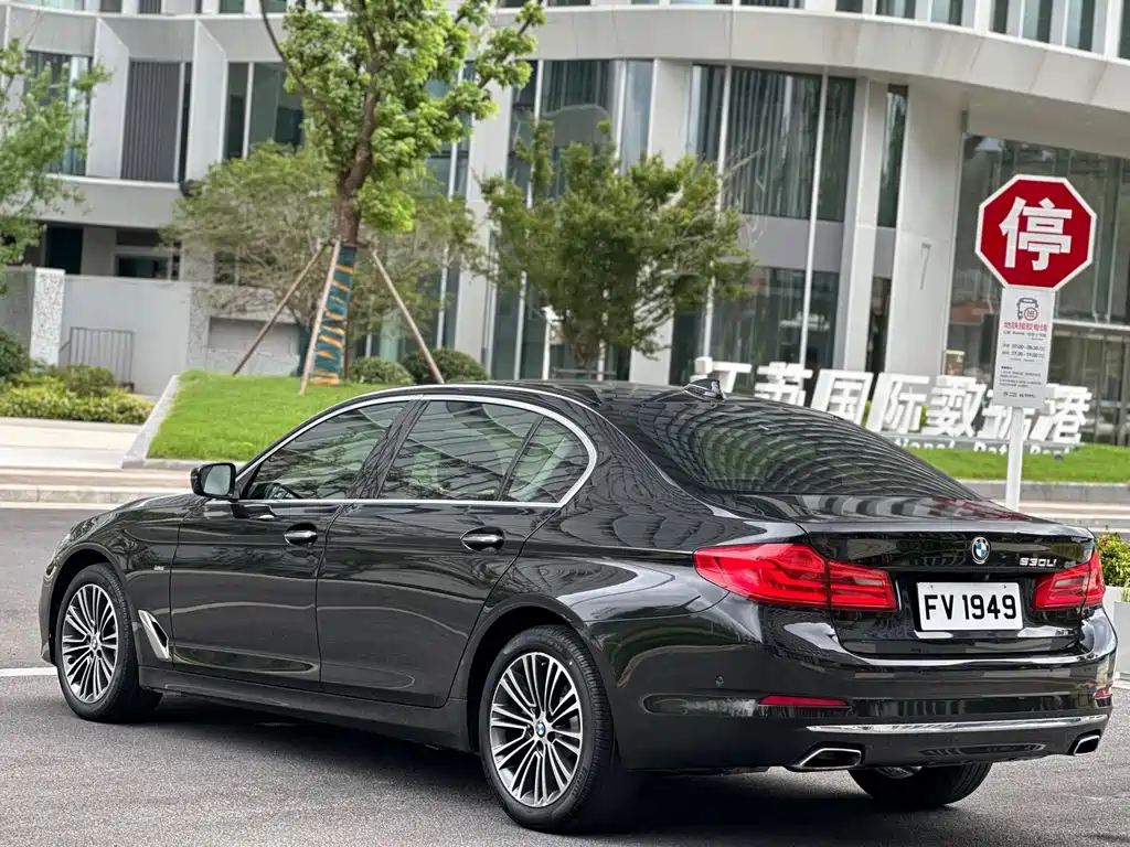 BMW 5 Series — фото 35