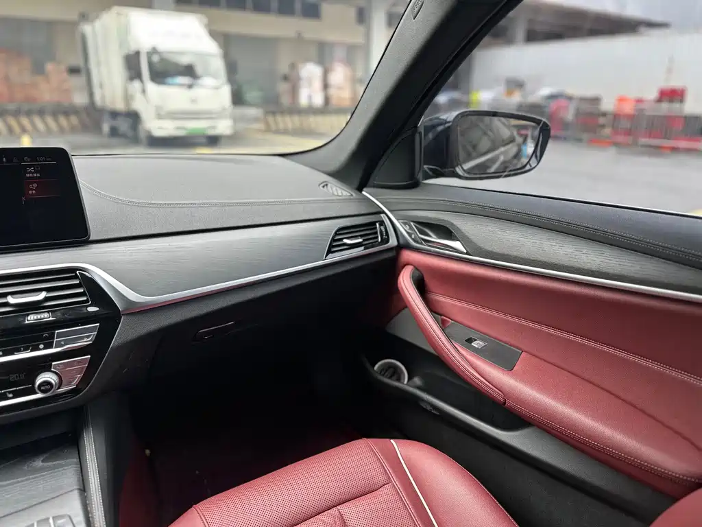BMW 5 Series — фото 14