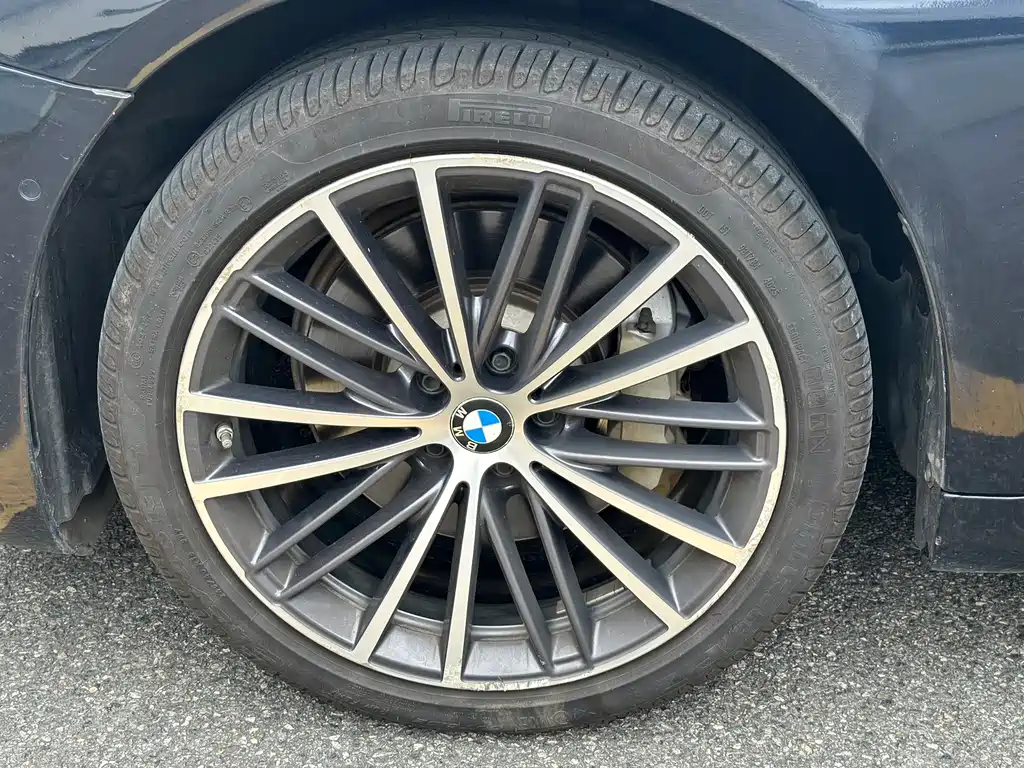 BMW 5 Series — фото 19