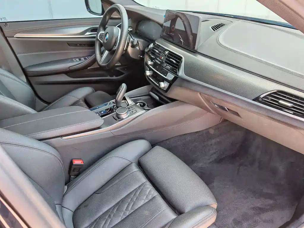 BMW 5 Series (Import) — фото 25