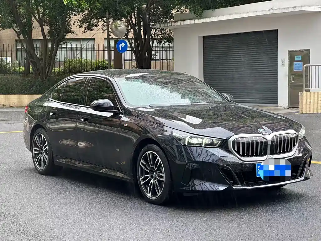 BMW 5 Series (Import) — фото 2