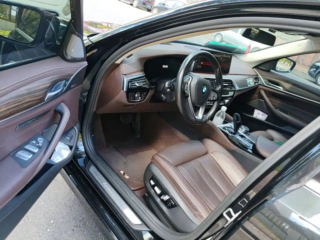 BMW 5 Series — фото 14