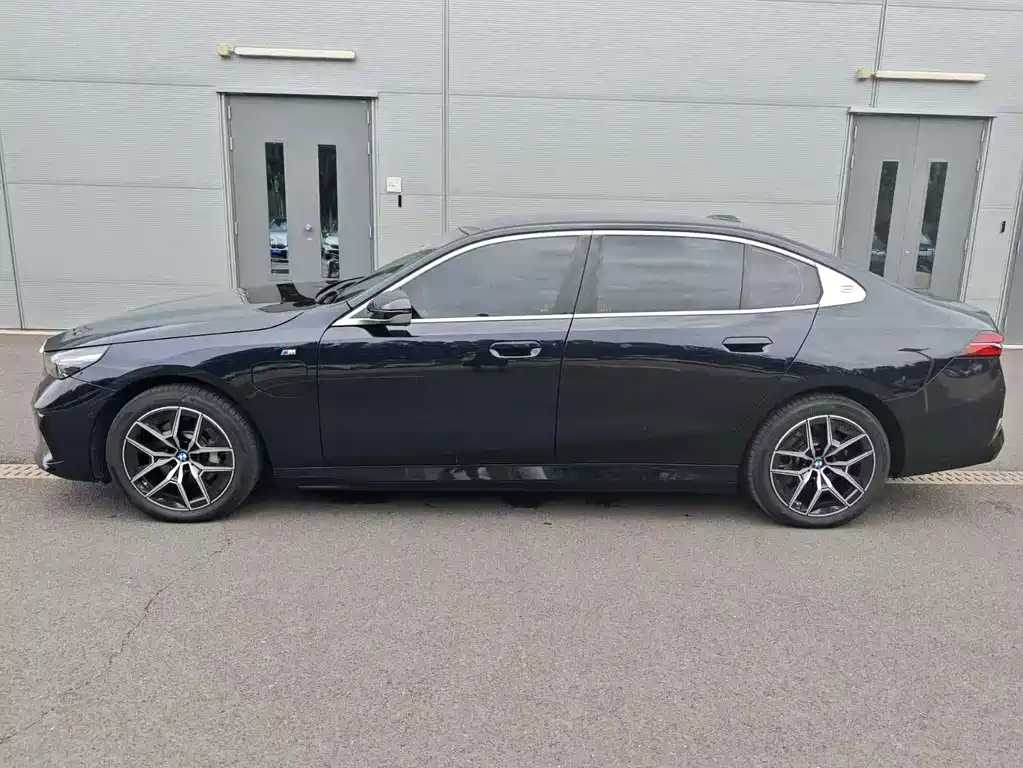 BMW i5 — фото 3