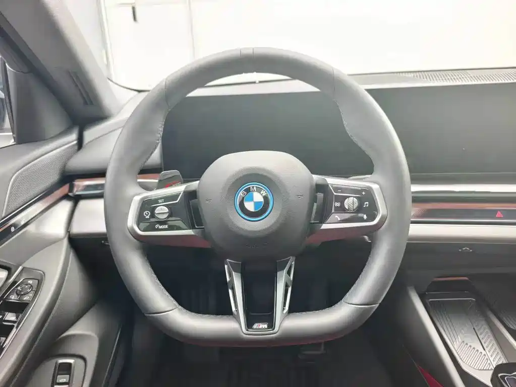 BMW i5 — фото 9