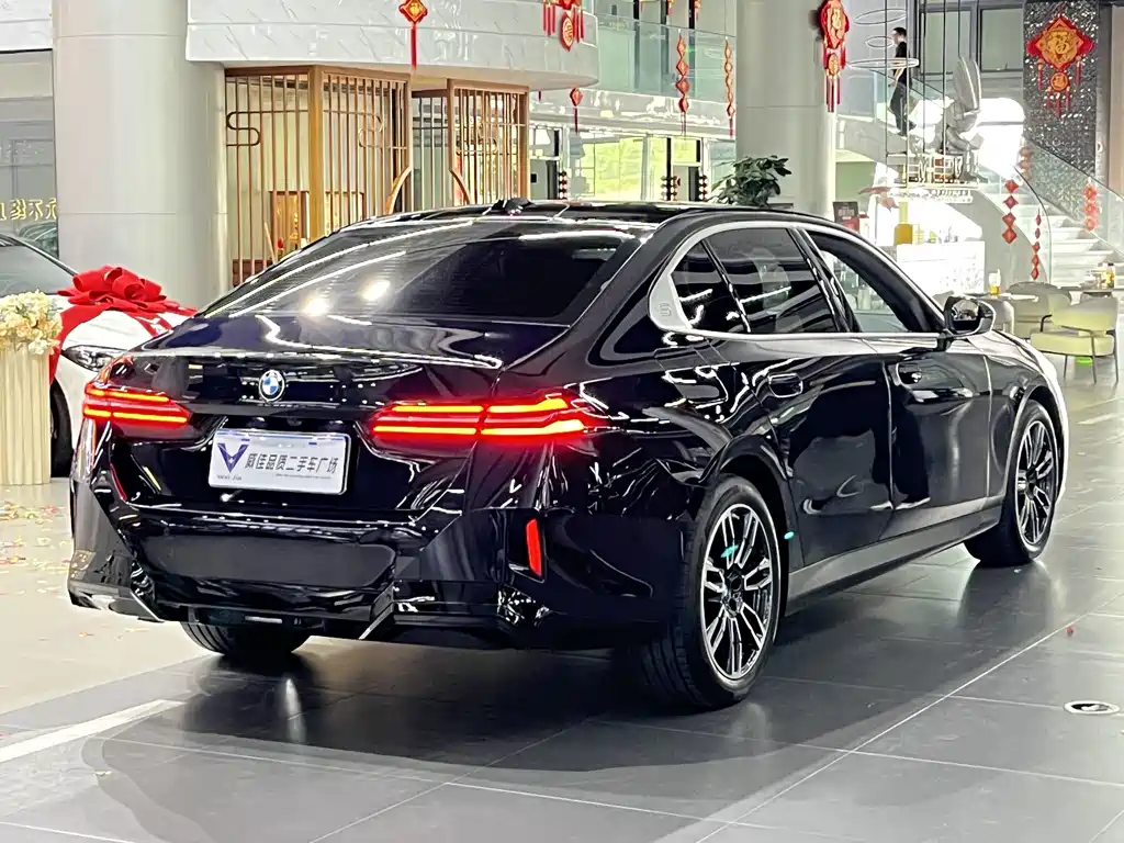 BMW 5 Series — фото 9