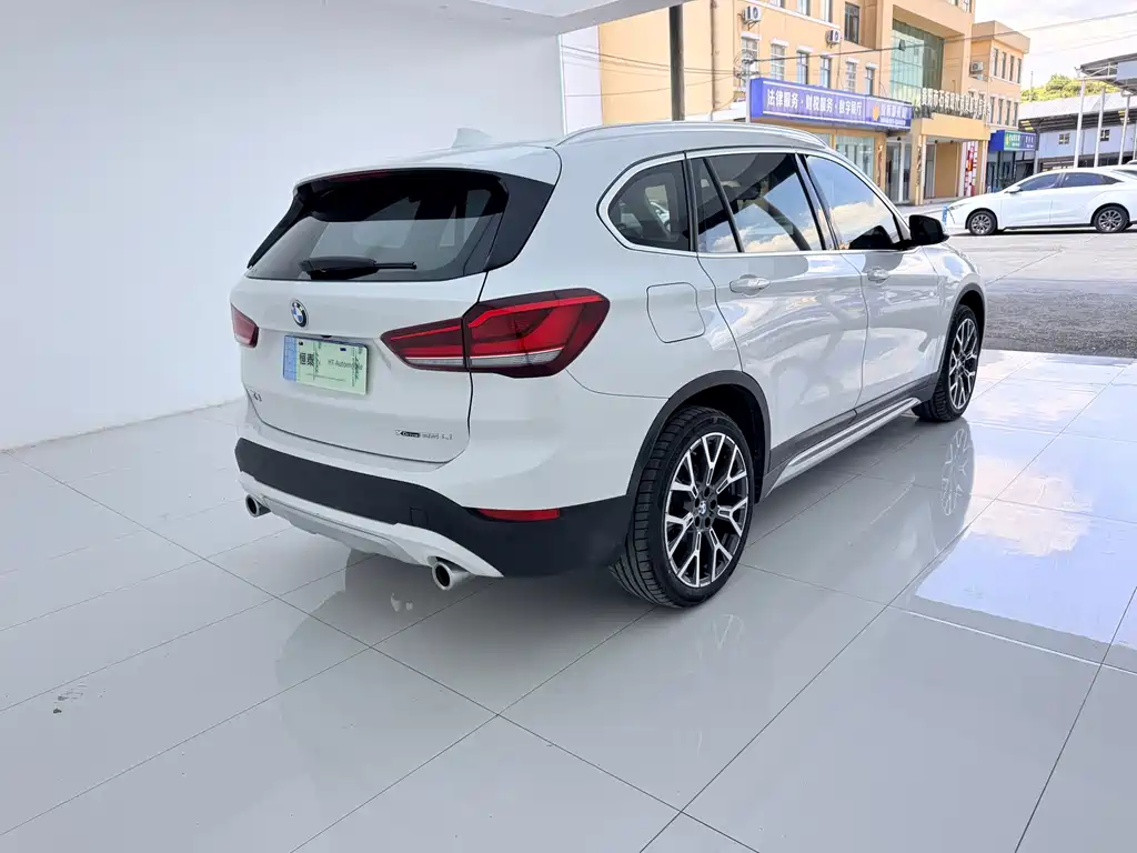 BMW X1 — фото 9