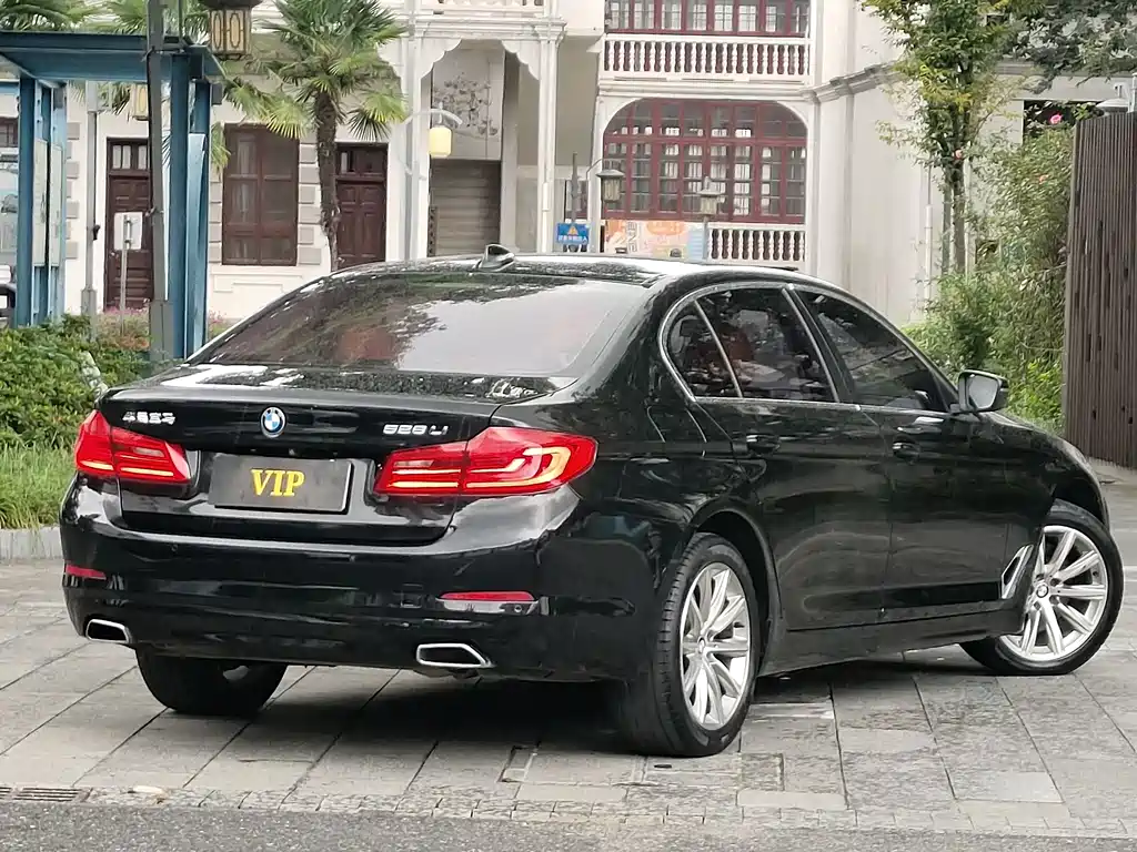 BMW 5 Series — фото 4