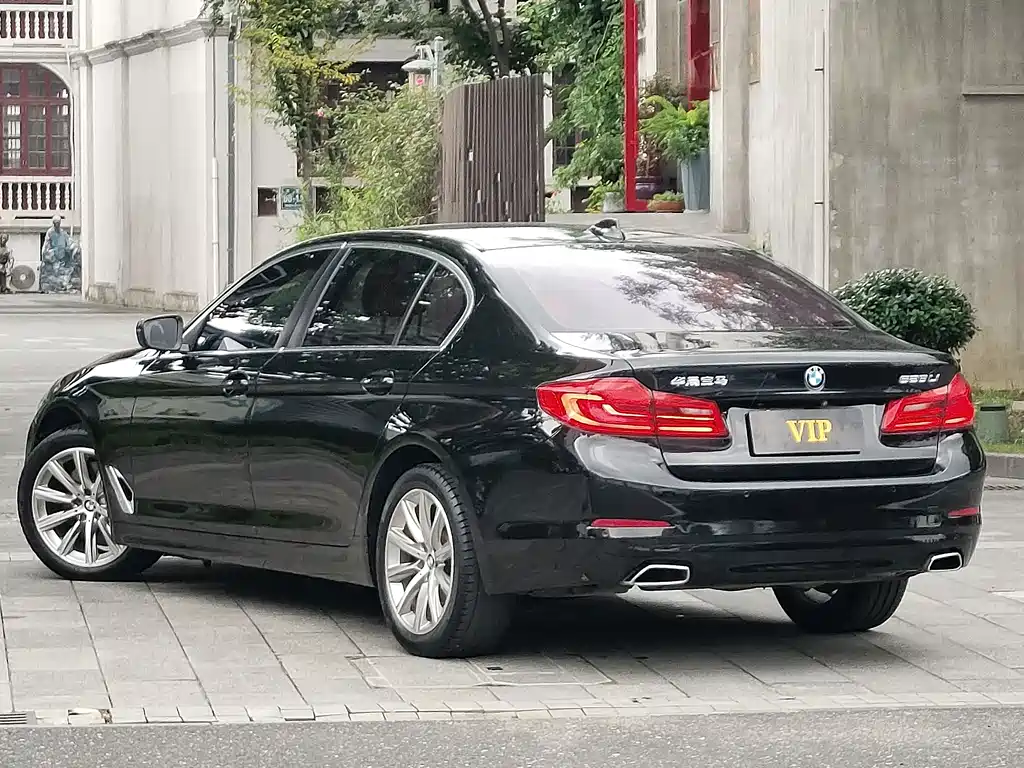 BMW 5 Series — фото 6