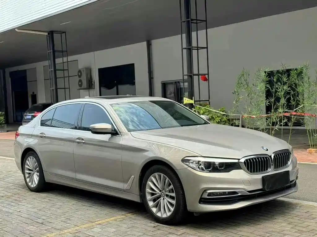 BMW 5 Series — фото 3
