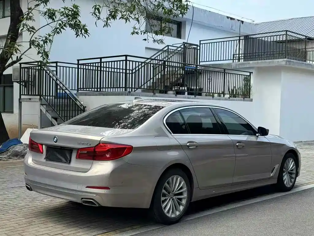 BMW 5 Series — фото 9