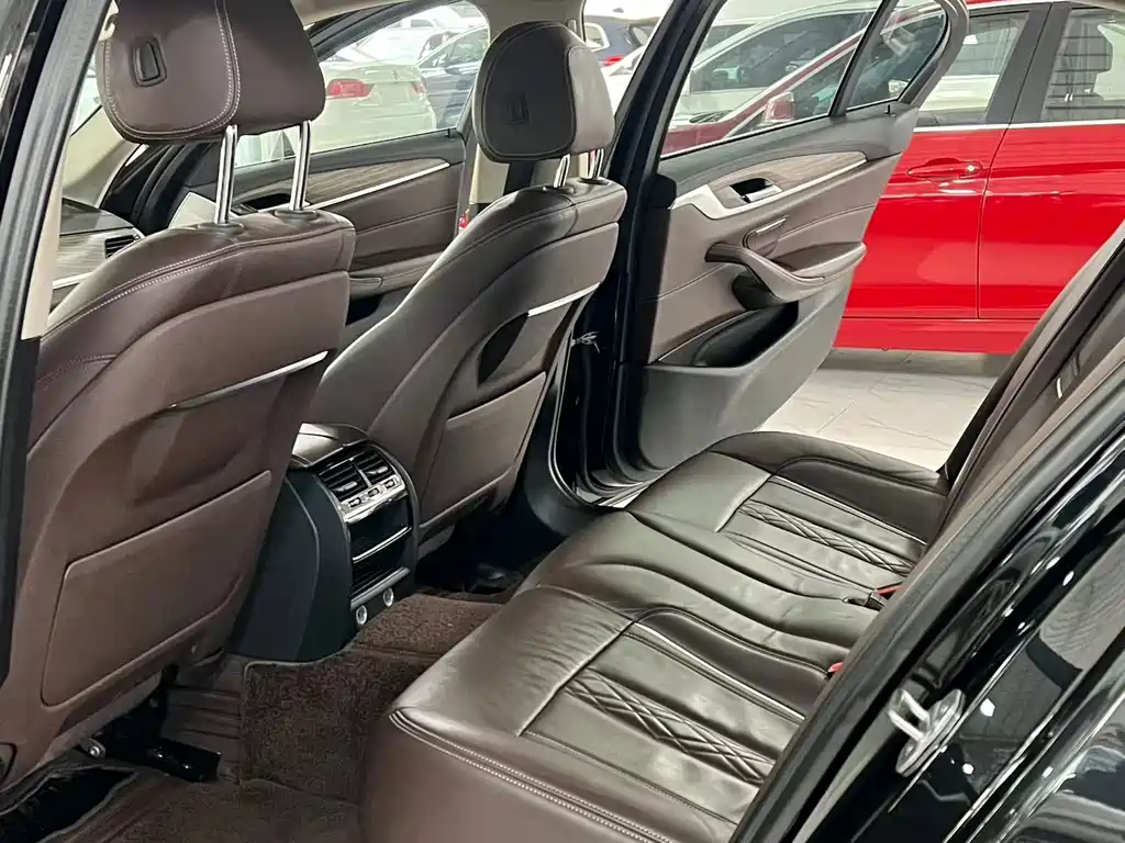 BMW 5 Series New Energy — фото 9