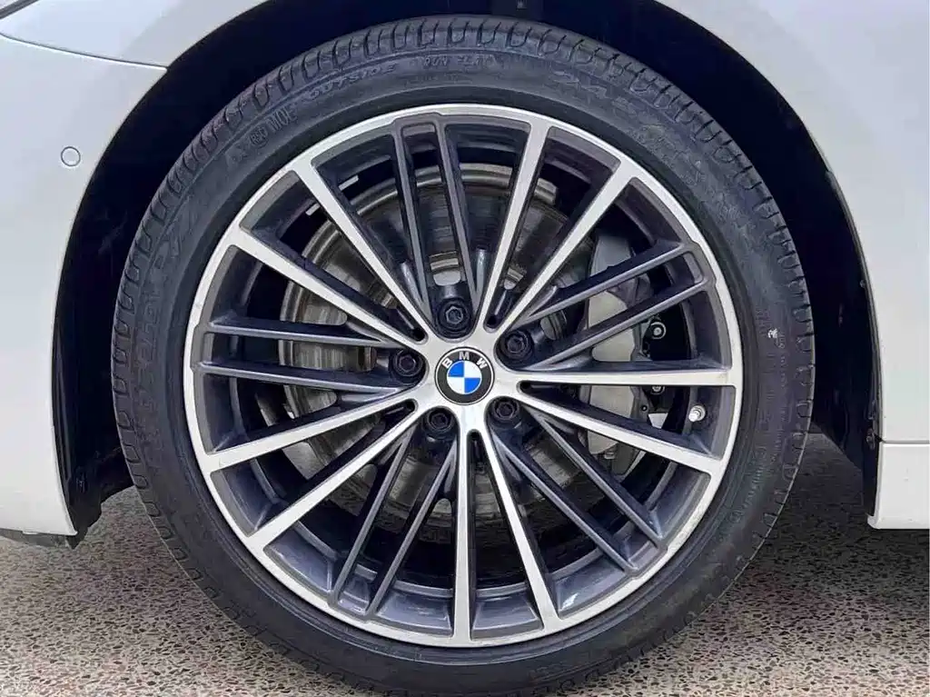 BMW 5 Series — фото 4