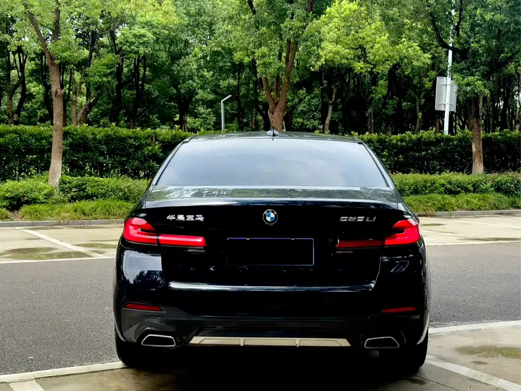 BMW 5 Series — фото 10