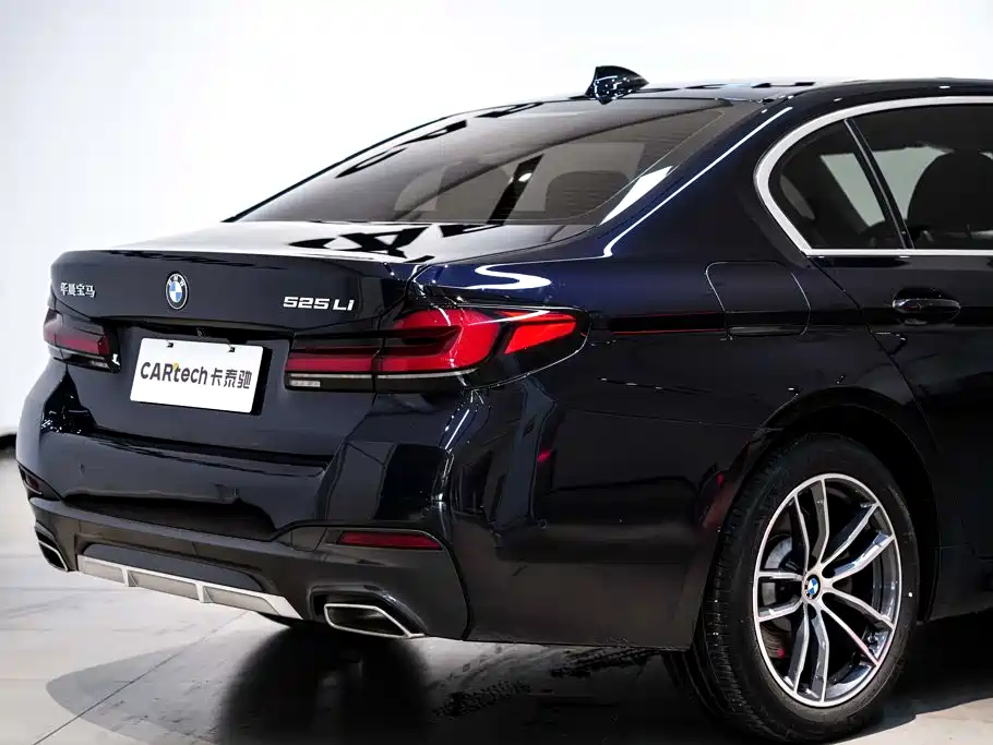 BMW 5 Series — фото 9