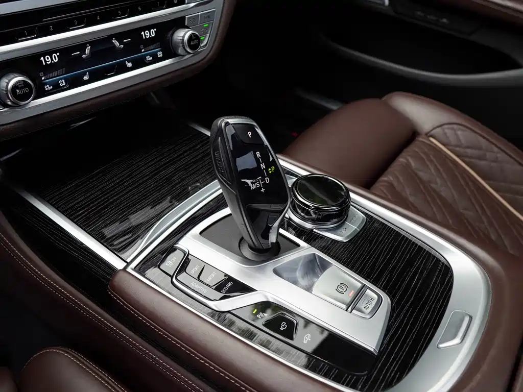 BMW 7 Series — фото 22