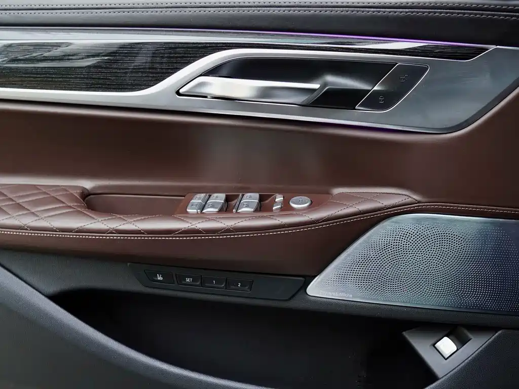 BMW 7 Series — фото 24