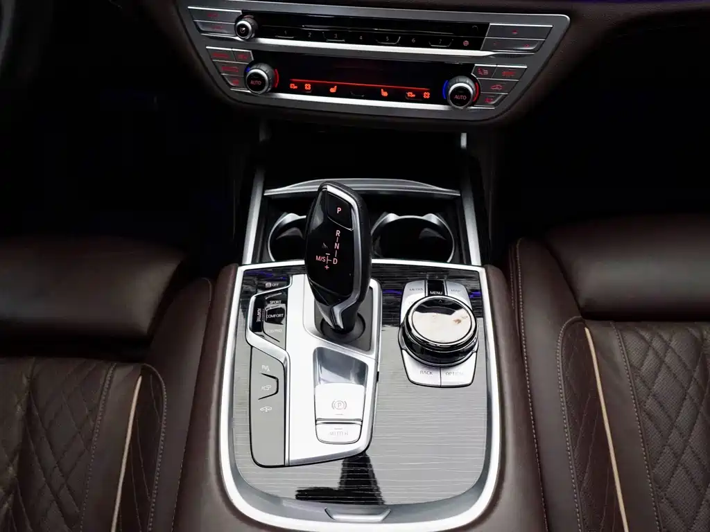 BMW 7 Series — фото 10