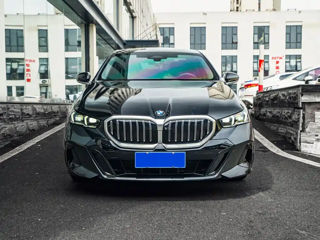 BMW 5 Series — фото 2