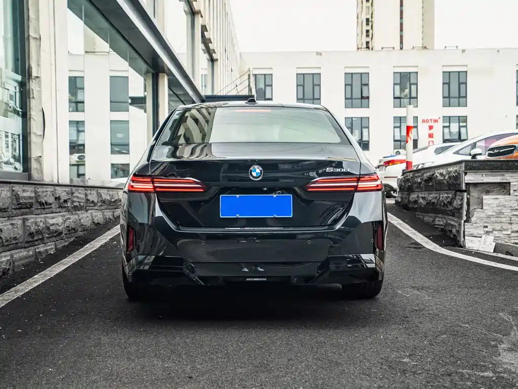 BMW 5 Series — фото 9