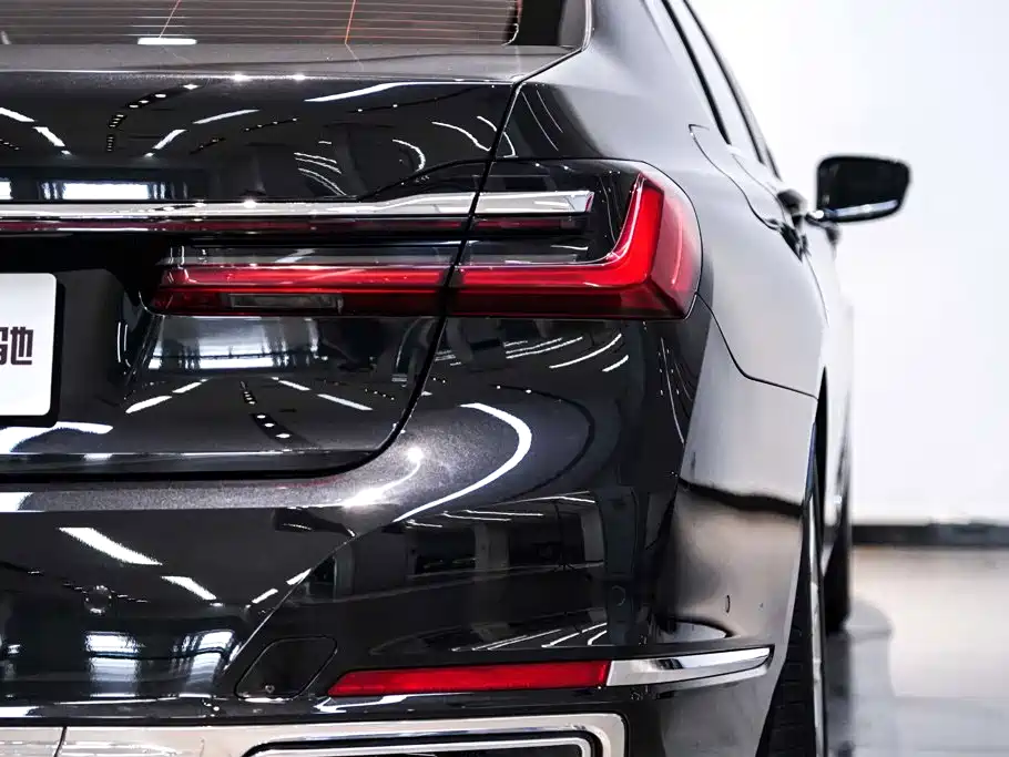 BMW 7 Series — фото 11