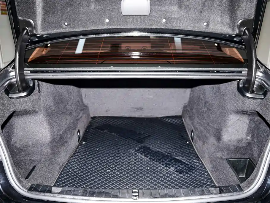 BMW 7 Series — фото 14