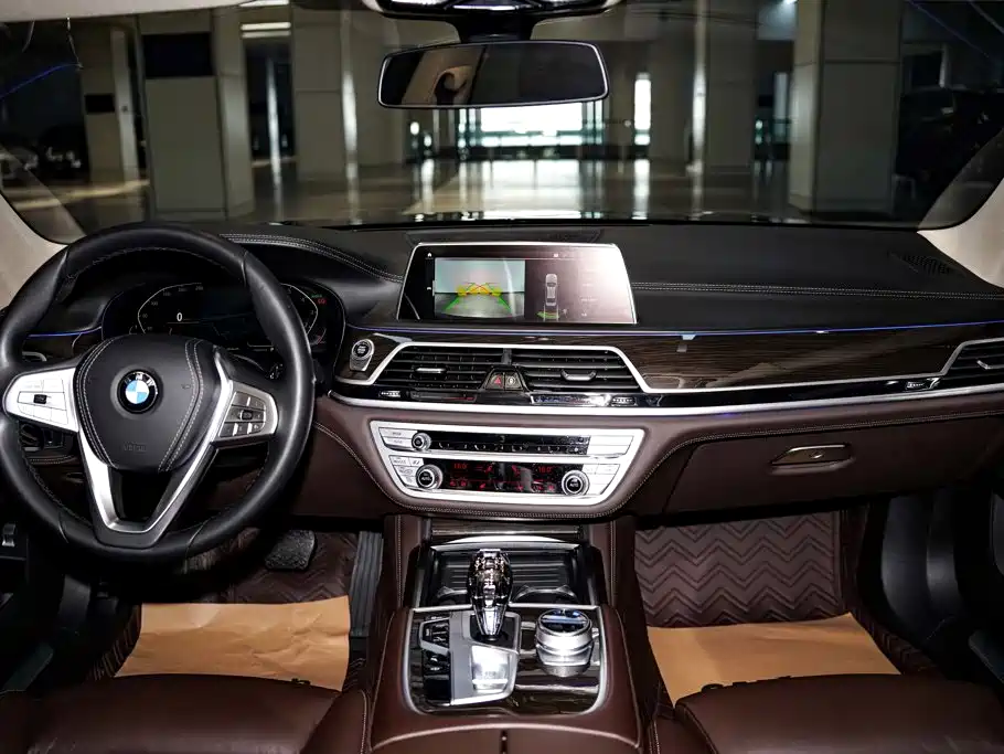 BMW 7 Series — фото 15