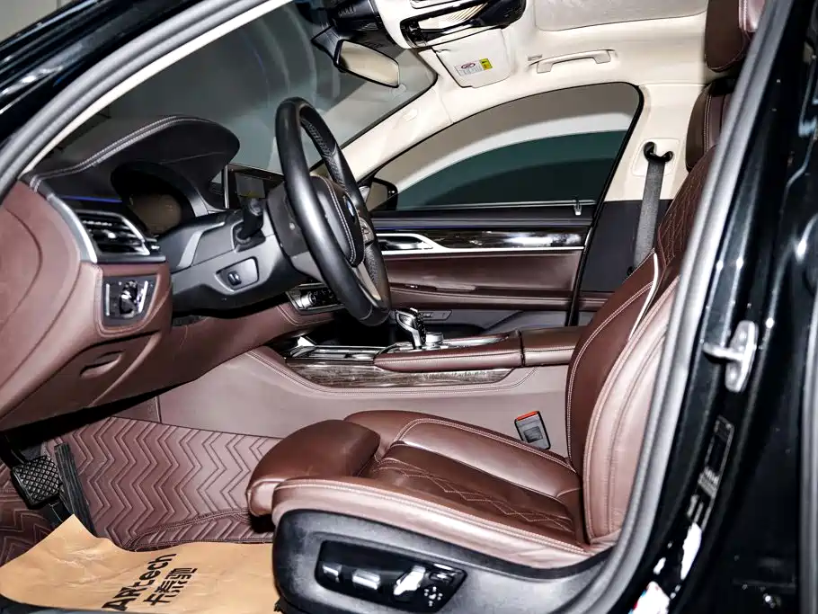 BMW 7 Series — фото 19