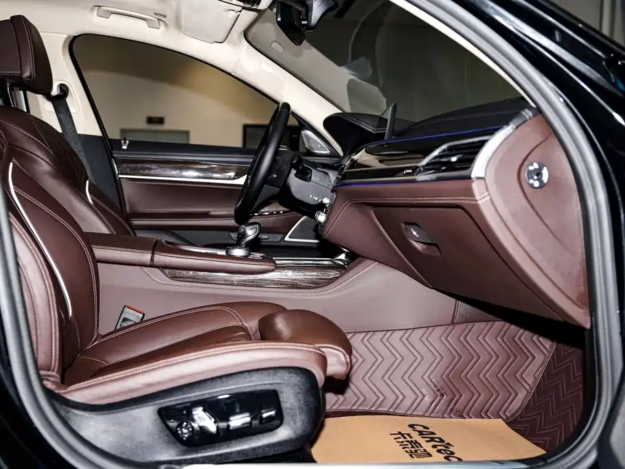 BMW 7 Series — фото 20