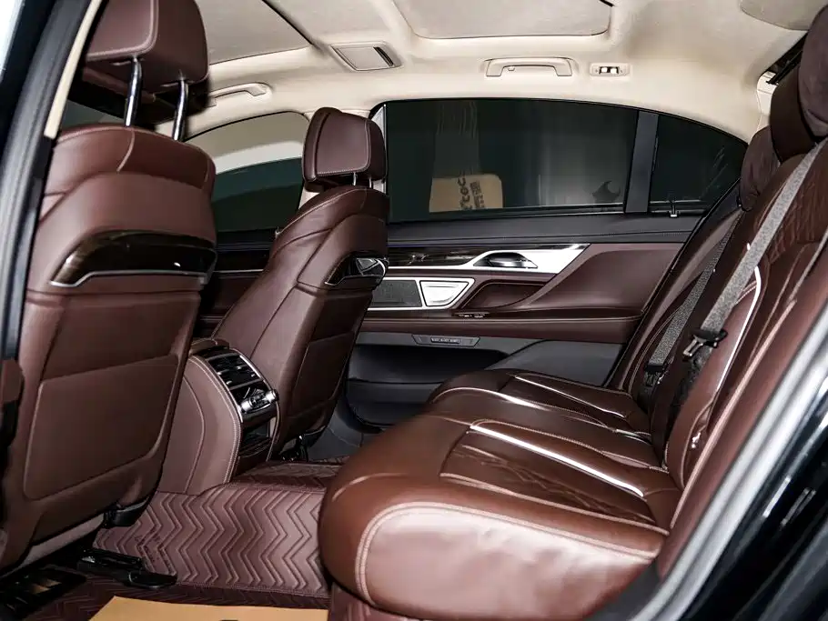 BMW 7 Series — фото 21