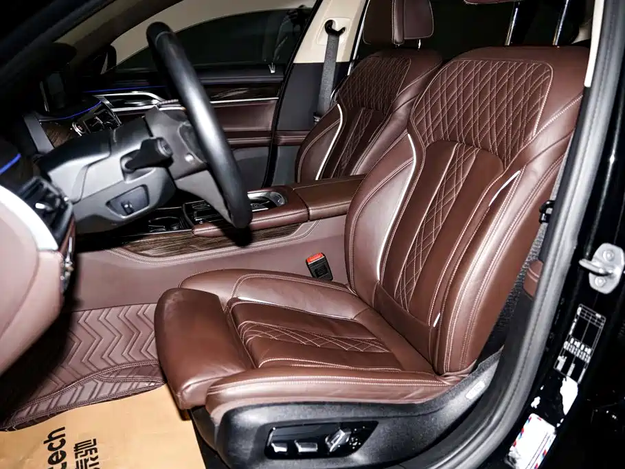 BMW 7 Series — фото 24