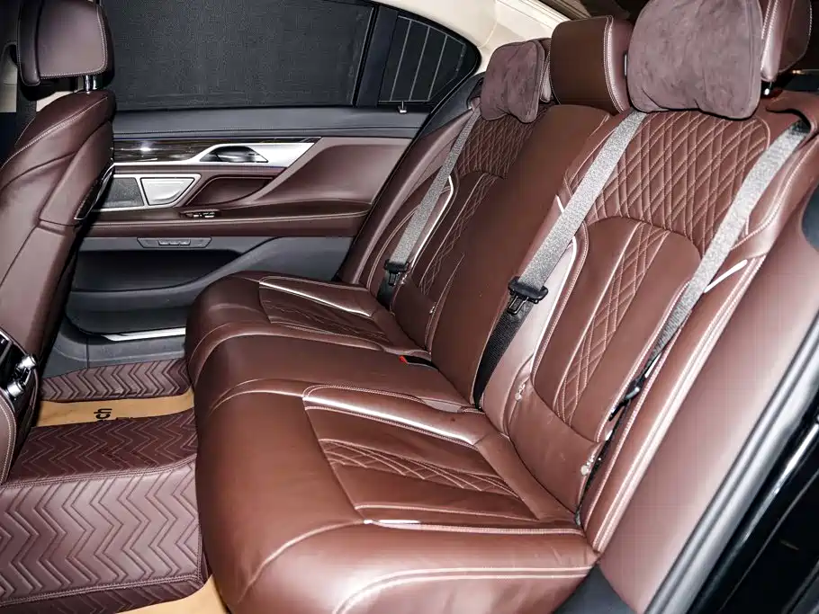 BMW 7 Series — фото 25